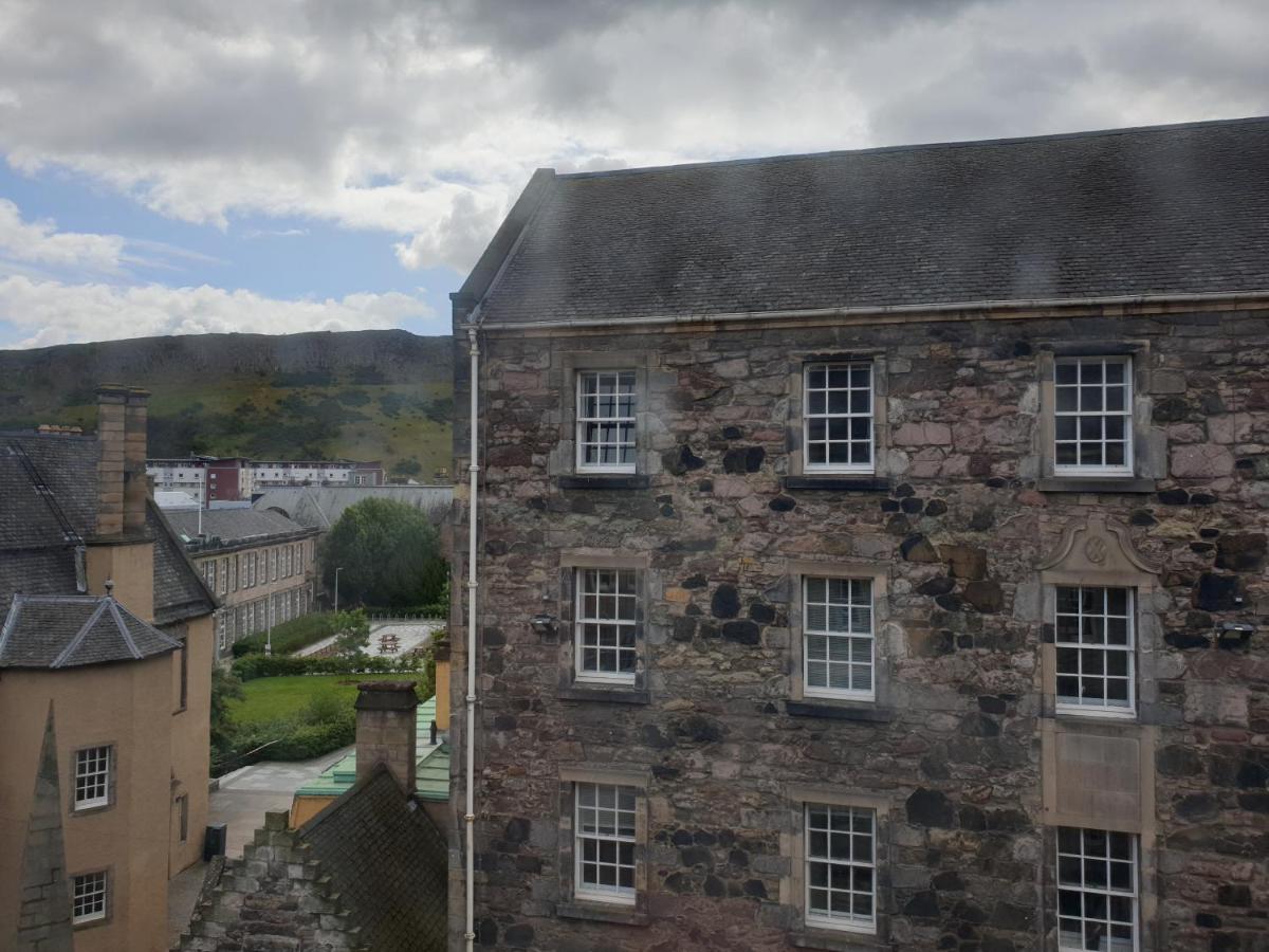 Canongate - Spacious And Historic 2 Bed Flat On Royal Mile Apartment Edinburgh Ngoại thất bức ảnh